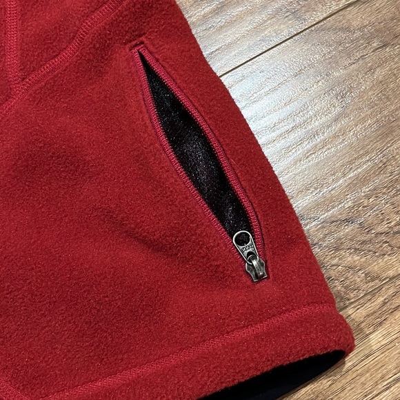 MEC fleece red and grey vest - Picture 7 of 9